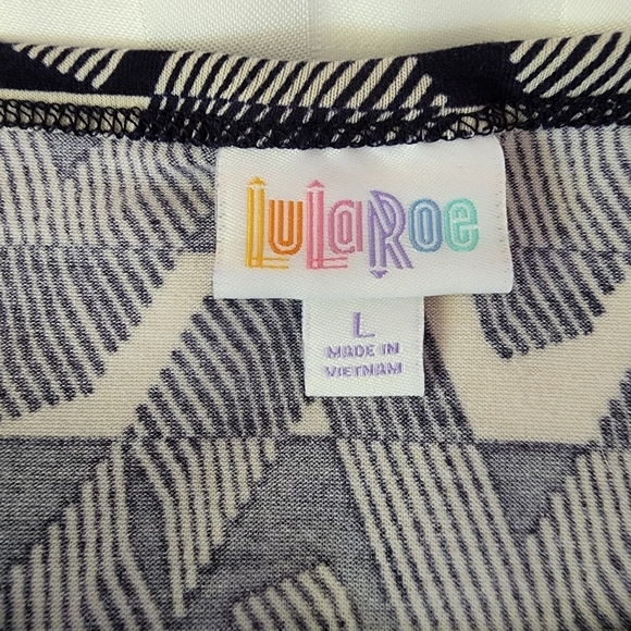 LulaRoe Retro Print Crew Neck Short Sleeve Blue & Cream Women's Top Size L NWOT - Picture 3 of 6